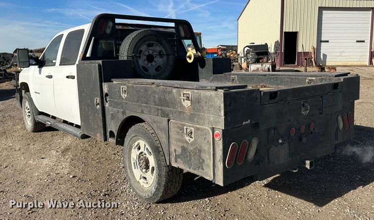 image for item JD9678 2013 Chevrolet Silverado 2500HD  Crew Cab flatbed truck