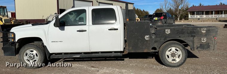 image for item JD9678 2013 Chevrolet Silverado 2500HD  Crew Cab flatbed truck