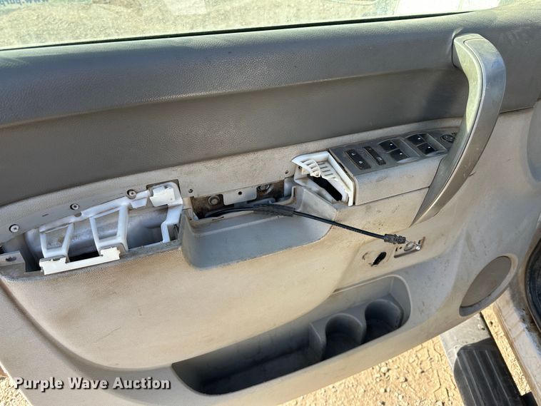 image for item JD9678 2013 Chevrolet Silverado 2500HD  Crew Cab flatbed truck