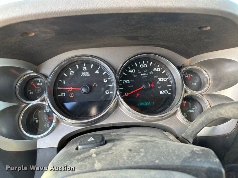 image for item JD9678 2013 Chevrolet Silverado 2500HD  Crew Cab flatbed truck