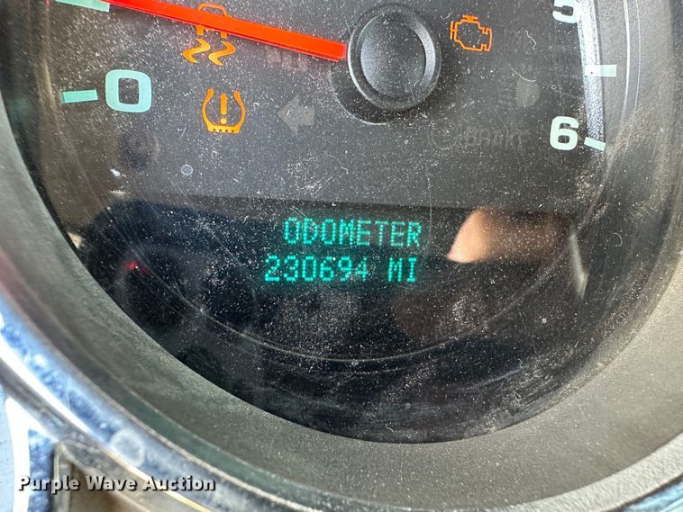 image for item JD9678 2013 Chevrolet Silverado 2500HD  Crew Cab flatbed truck