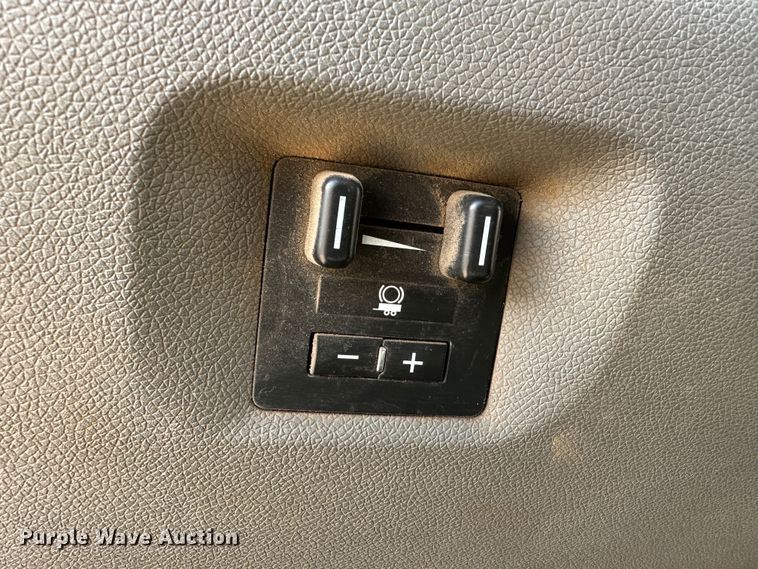 image for item JD9678 2013 Chevrolet Silverado 2500HD  Crew Cab flatbed truck