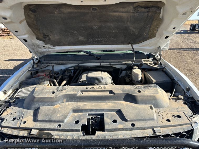 image for item JD9678 2013 Chevrolet Silverado 2500HD  Crew Cab flatbed truck