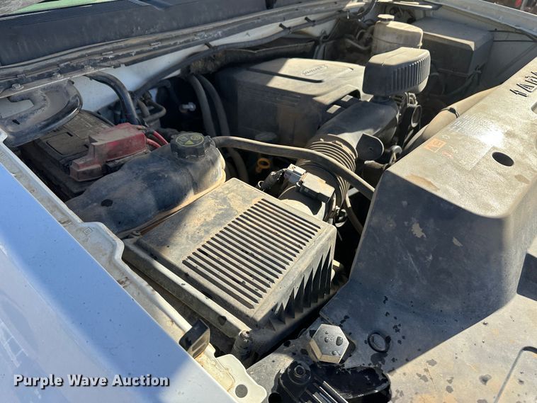 image for item JD9678 2013 Chevrolet Silverado 2500HD  Crew Cab flatbed truck