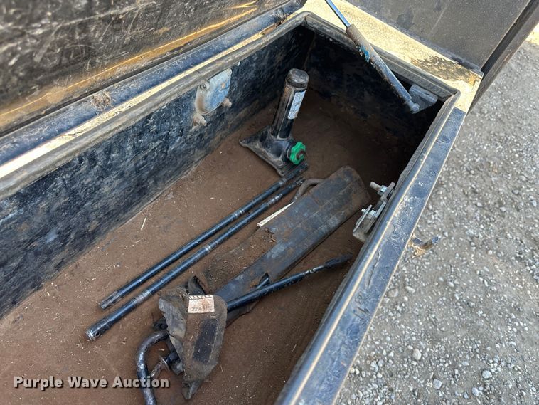 image for item JD9678 2013 Chevrolet Silverado 2500HD  Crew Cab flatbed truck