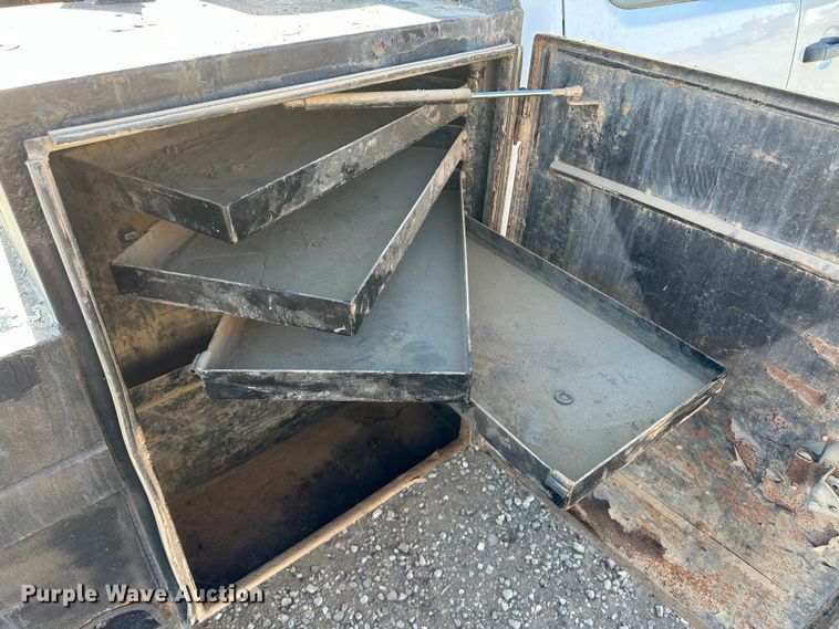 image for item JD9678 2013 Chevrolet Silverado 2500HD  Crew Cab flatbed truck