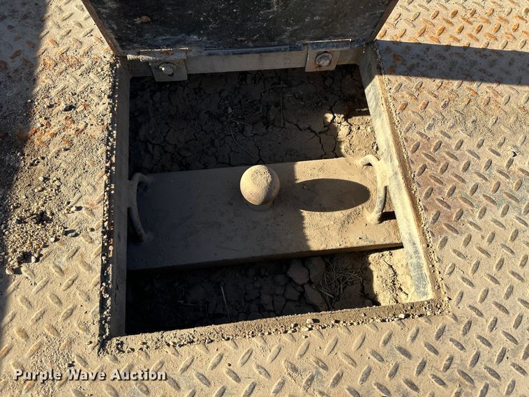 image for item JD9678 2013 Chevrolet Silverado 2500HD  Crew Cab flatbed truck