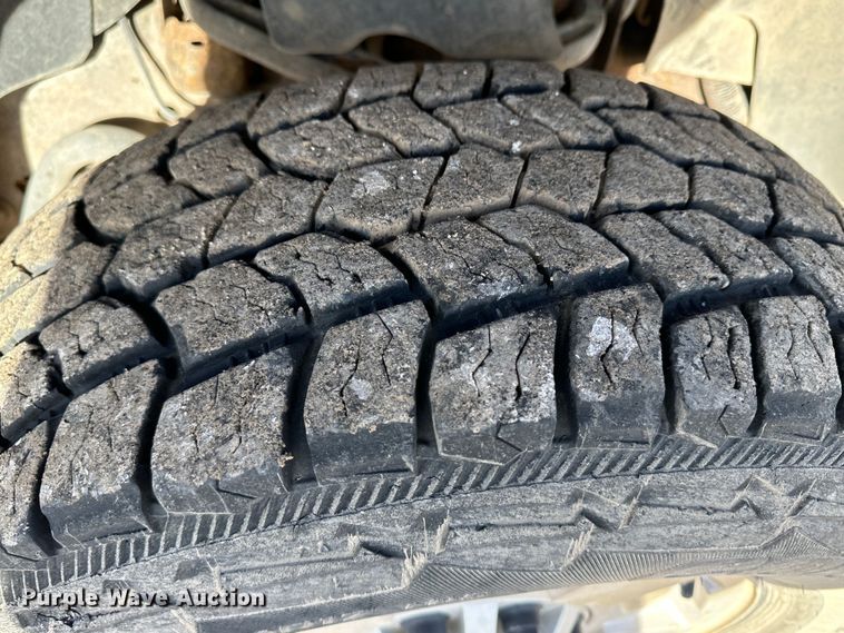 image for item JD9678 2013 Chevrolet Silverado 2500HD  Crew Cab flatbed truck