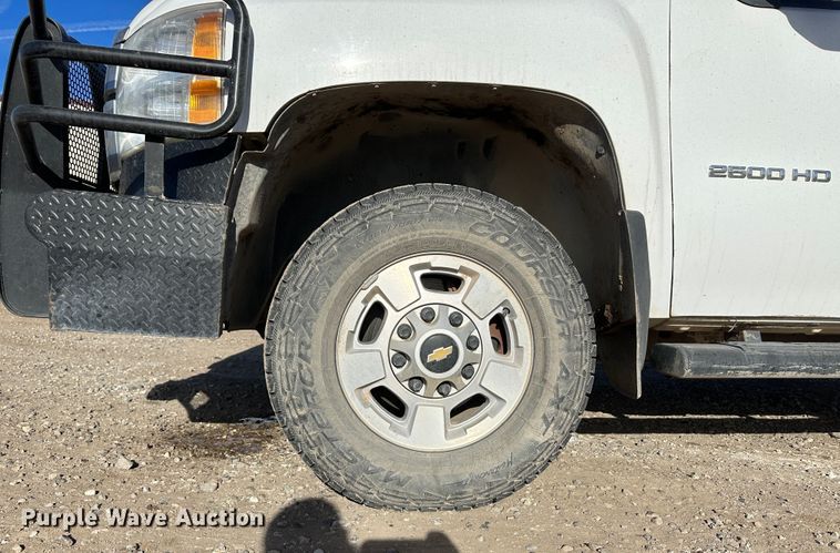 image for item JD9678 2013 Chevrolet Silverado 2500HD  Crew Cab flatbed truck