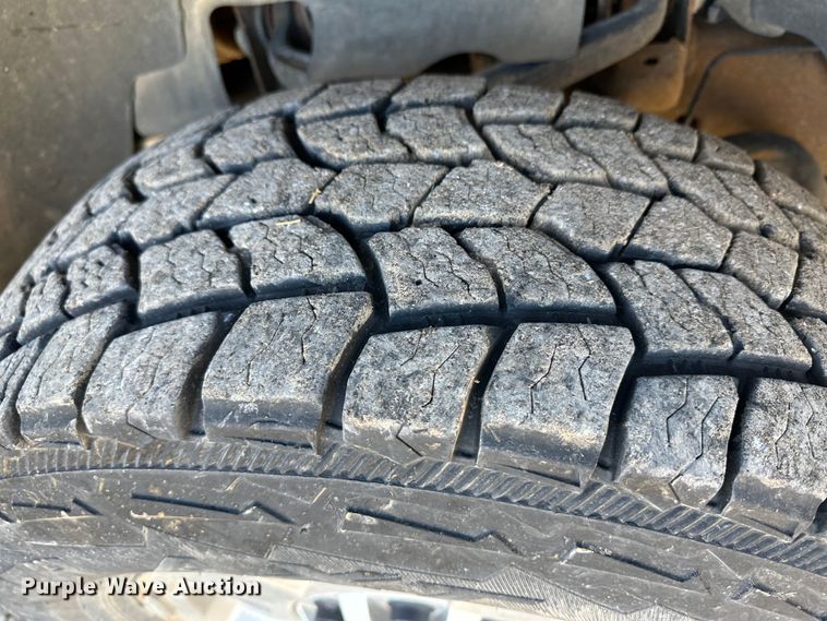 image for item JD9678 2013 Chevrolet Silverado 2500HD  Crew Cab flatbed truck