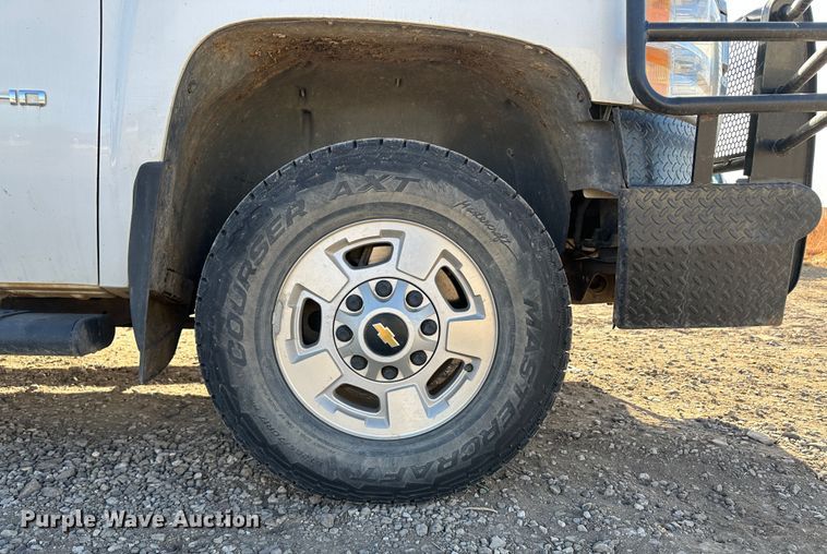 image for item JD9678 2013 Chevrolet Silverado 2500HD  Crew Cab flatbed truck