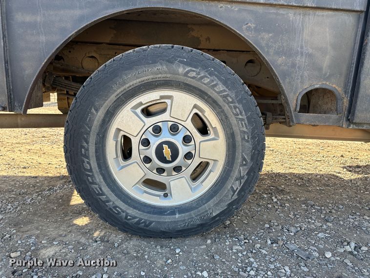 image for item JD9678 2013 Chevrolet Silverado 2500HD  Crew Cab flatbed truck