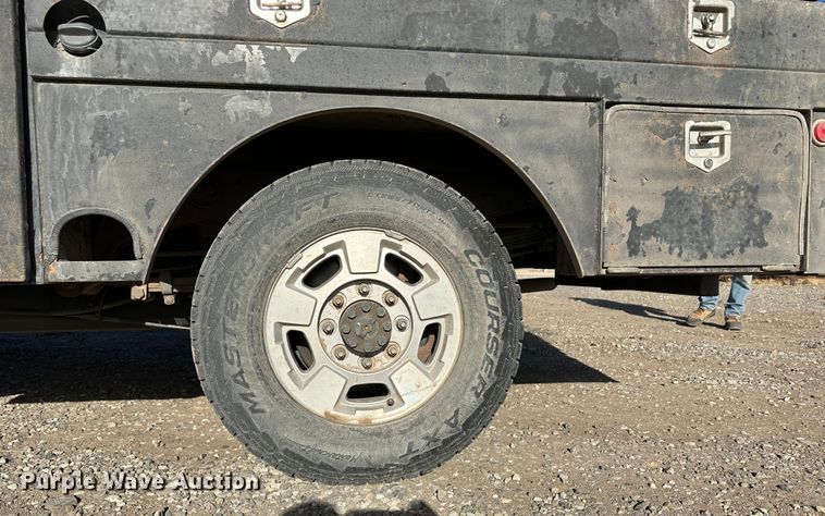 image for item JD9678 2013 Chevrolet Silverado 2500HD  Crew Cab flatbed truck