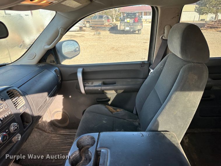 image for item JD9679 2008 Chevrolet Silverado 2500HD  Crew Cab pickup truck