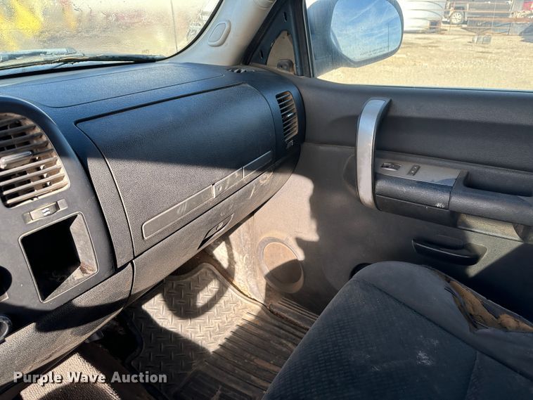 image for item JD9679 2008 Chevrolet Silverado 2500HD  Crew Cab pickup truck