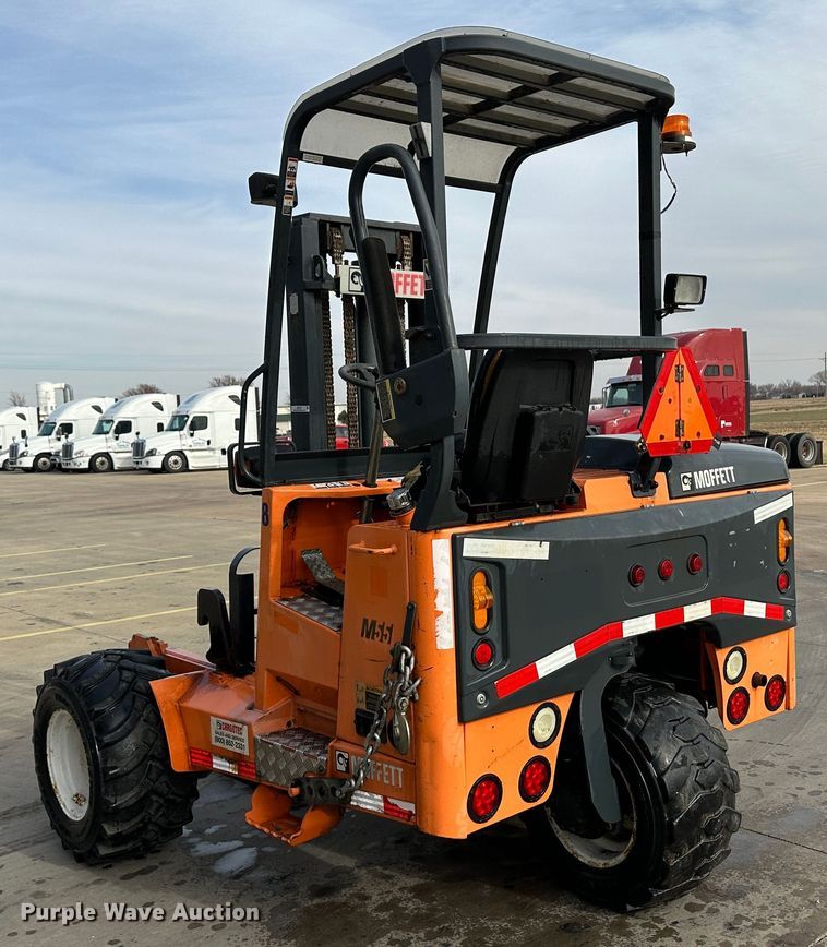 image for item JD9731 2011 Moffett M55  forklift