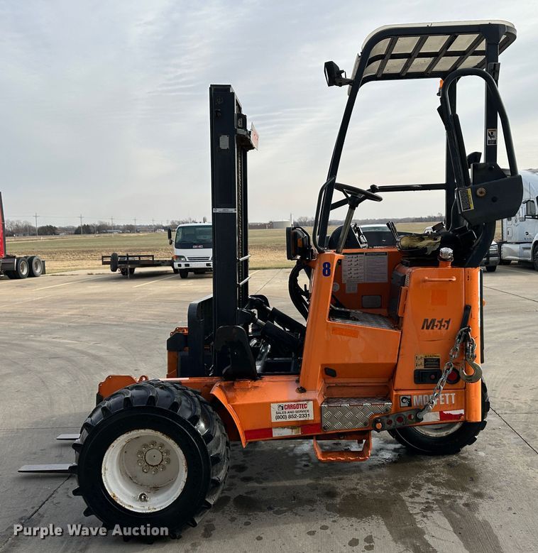 image for item JD9731 2011 Moffett M55  forklift