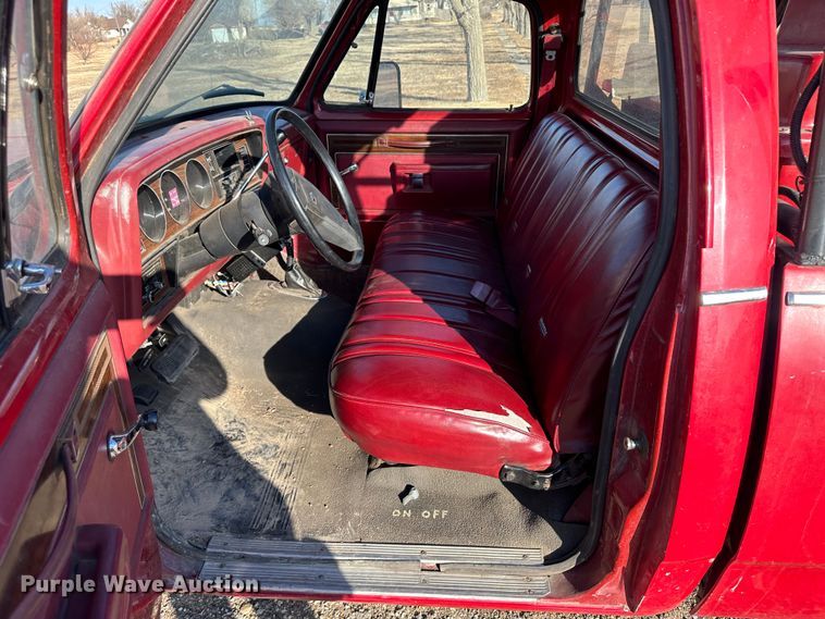 image for item JD9739 1985 Dodge W350  brush fire truck