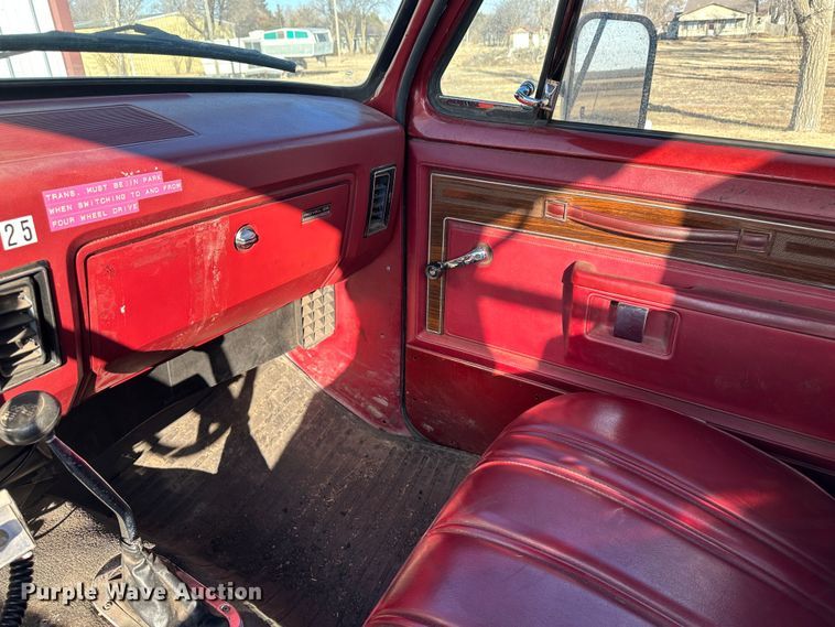 image for item JD9739 1985 Dodge W350  brush fire truck