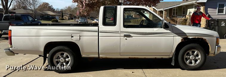 image for item JD9772 1997 Nissan  pickup truck