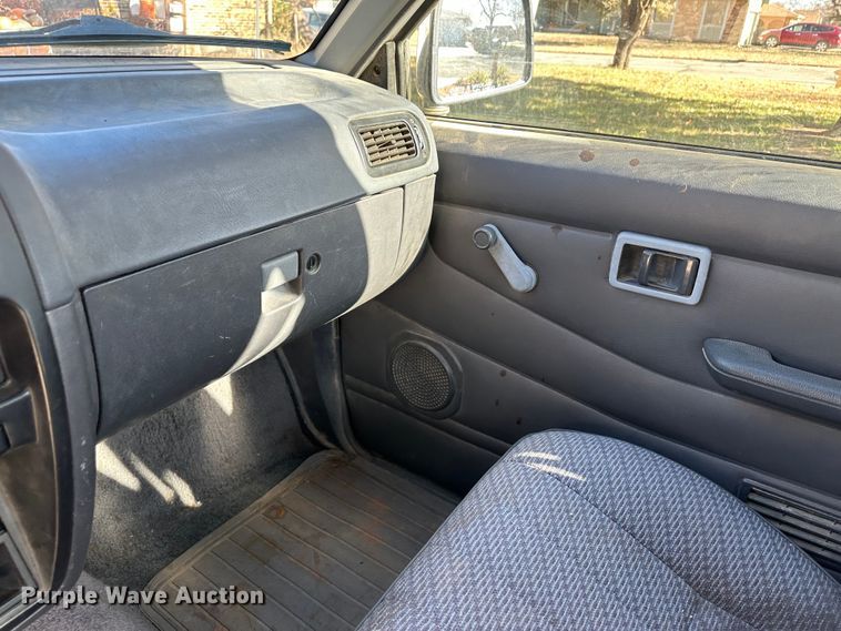 image for item JD9772 1997 Nissan  pickup truck