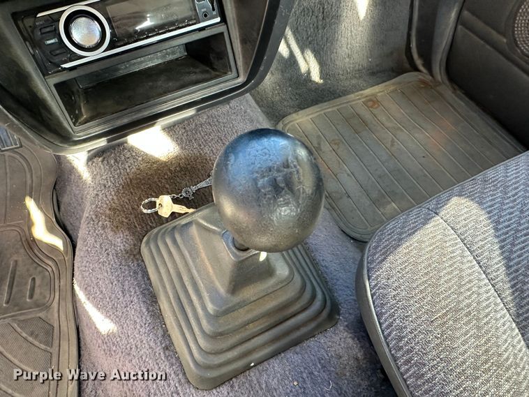 image for item JD9772 1997 Nissan  pickup truck