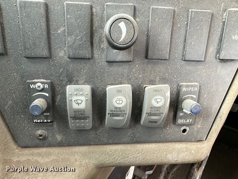 image for item JD9775 1999 Freightliner Thomas Built  school bus