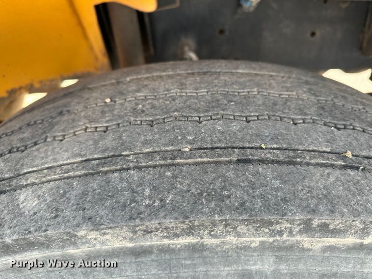 image for item JD9775 1999 Freightliner Thomas Built  school bus