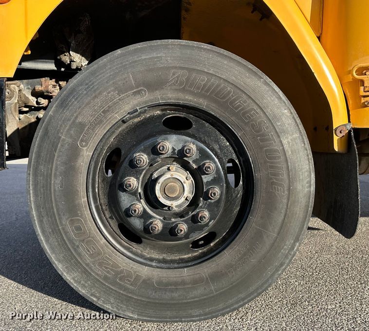 image for item JD9775 1999 Freightliner Thomas Built  school bus