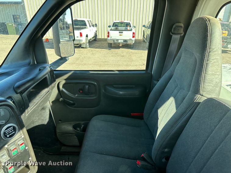 image for item JD9778 2008 Chevrolet C7500  utility / service truck