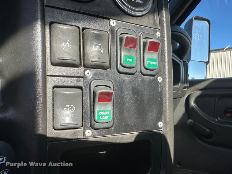 image for item JD9778 2008 Chevrolet C7500  utility / service truck