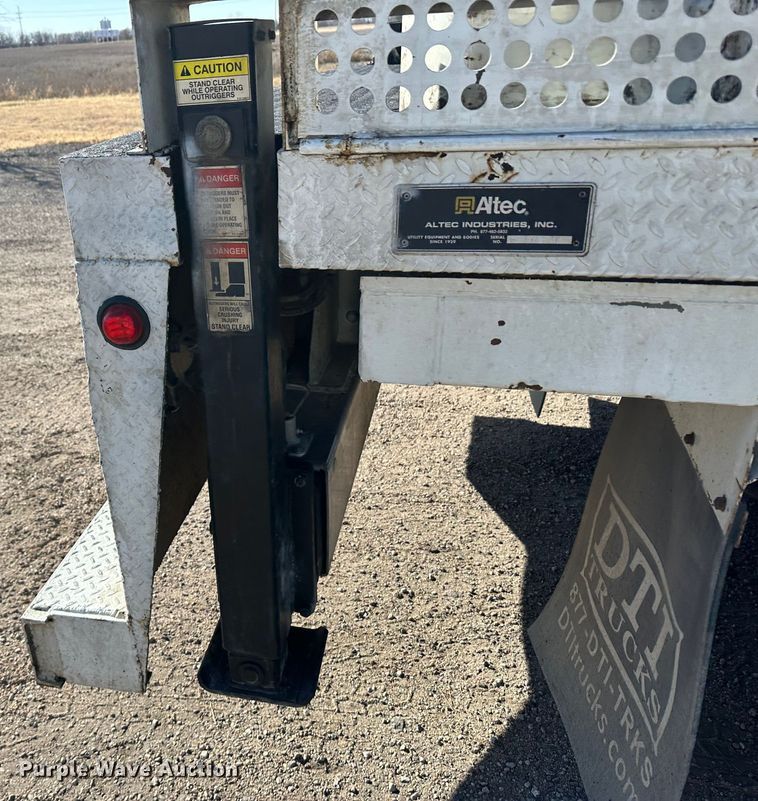 image for item JD9778 2008 Chevrolet C7500  utility / service truck