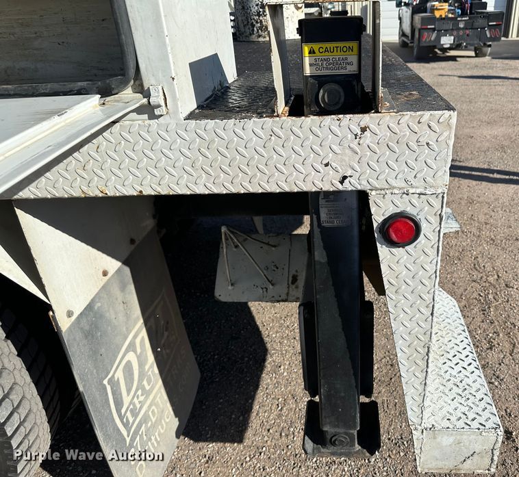 image for item JD9778 2008 Chevrolet C7500  utility / service truck