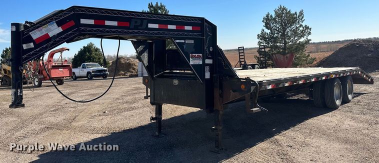 image for item JD9779 2013 PJ  flatbed trailer