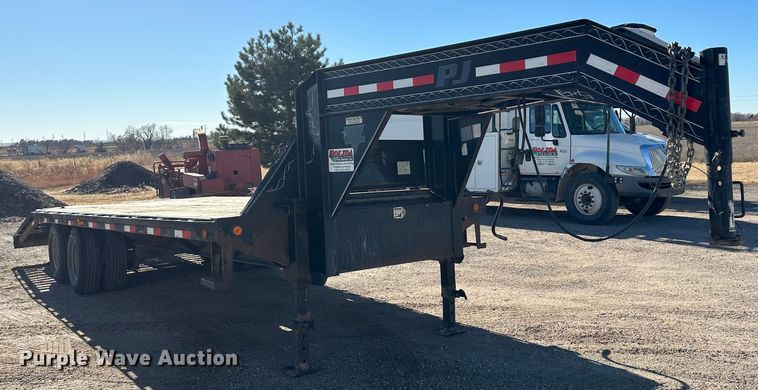 image for item JD9779 2013 PJ  flatbed trailer