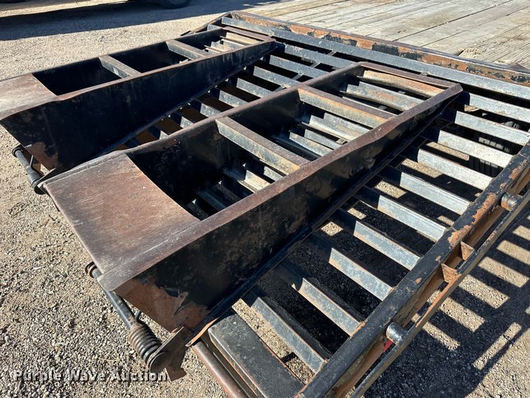 image for item JD9779 2013 PJ  flatbed trailer