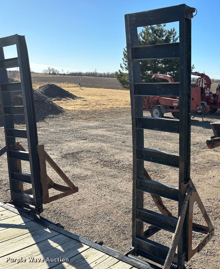 image for item JD9780 2012 PJ  flatbed trailer