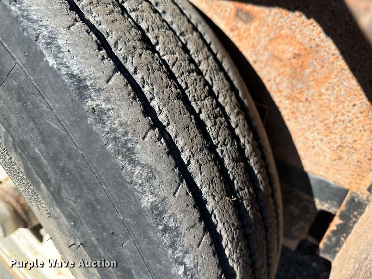 image for item JD9780 2012 PJ  flatbed trailer