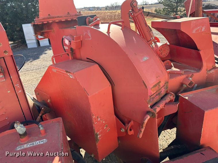 image for item JD9781 2009 Morbark M12D  wood chipper