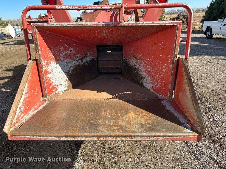 image for item JD9781 2009 Morbark M12D  wood chipper