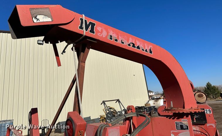 image for item JD9781 2009 Morbark M12D  wood chipper