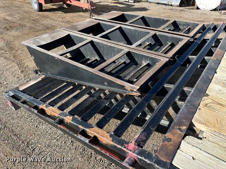 image for item JD9782 2009 PJ FD252  flatbed trailer