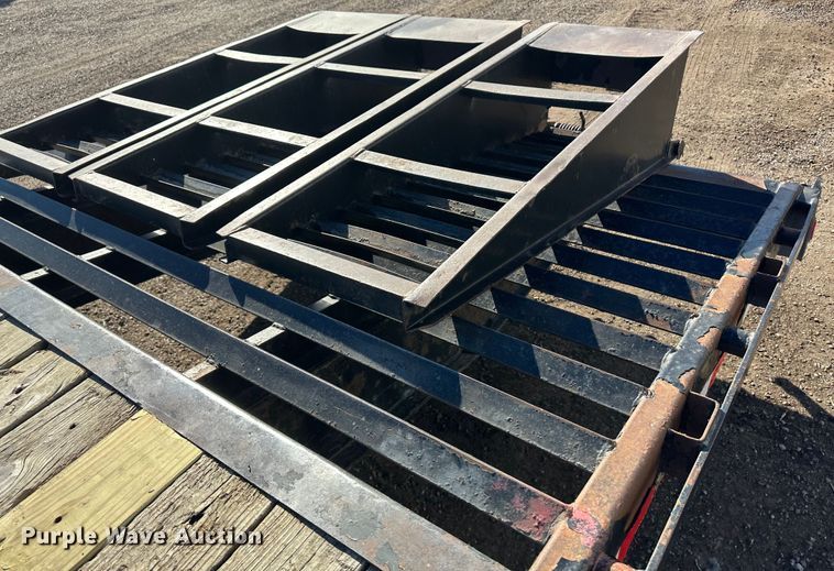 image for item JD9782 2009 PJ FD252  flatbed trailer