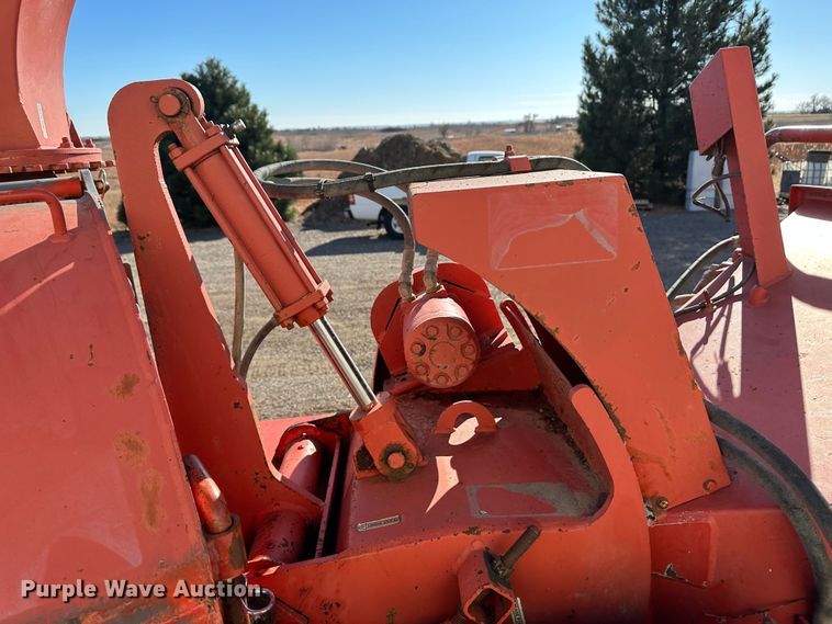 image for item JD9783 2009 Morbark  wood chipper