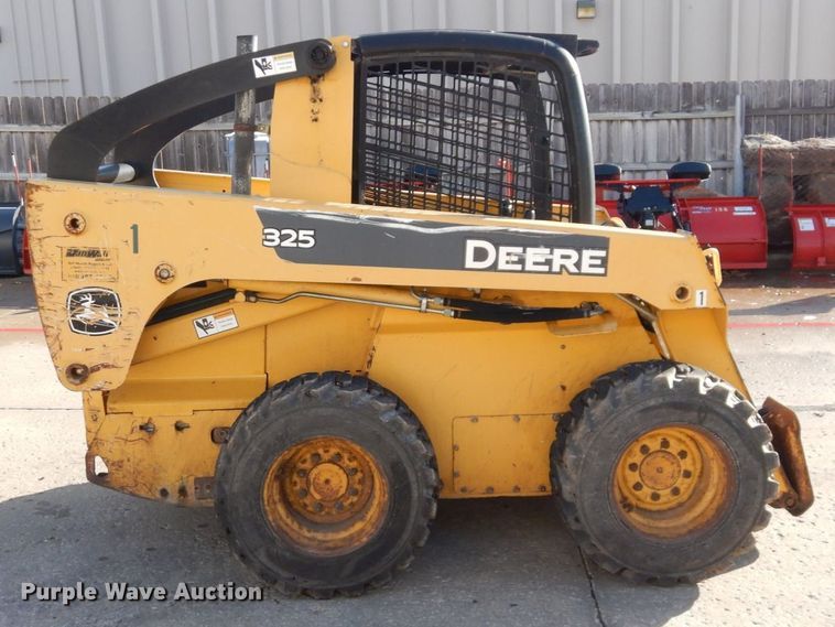 image for item JK9085 2007 John Deere 325  skid steer loader