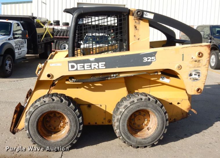 image for item JK9085 2007 John Deere 325  skid steer loader