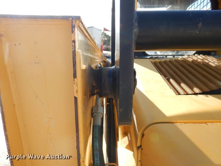 image for item JK9085 2007 John Deere 325  skid steer loader