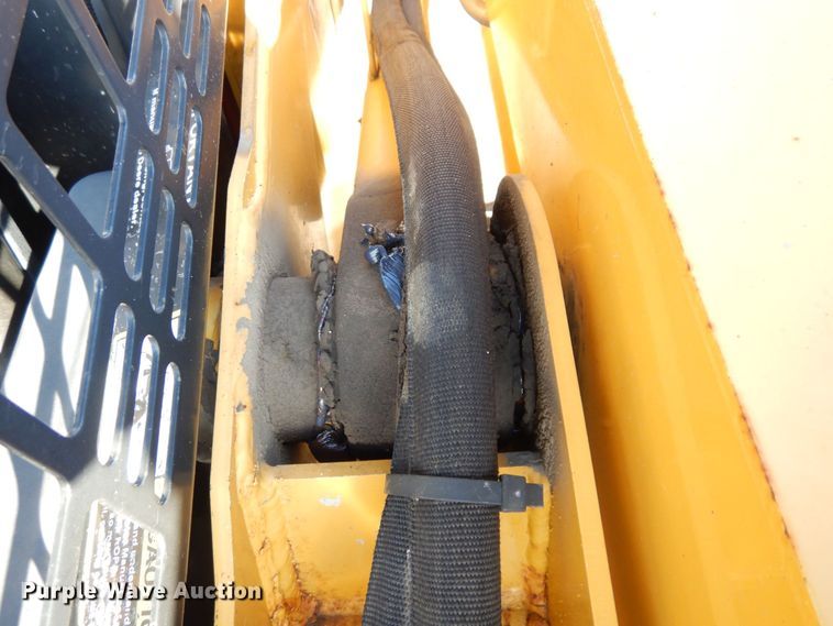 image for item JK9085 2007 John Deere 325  skid steer loader