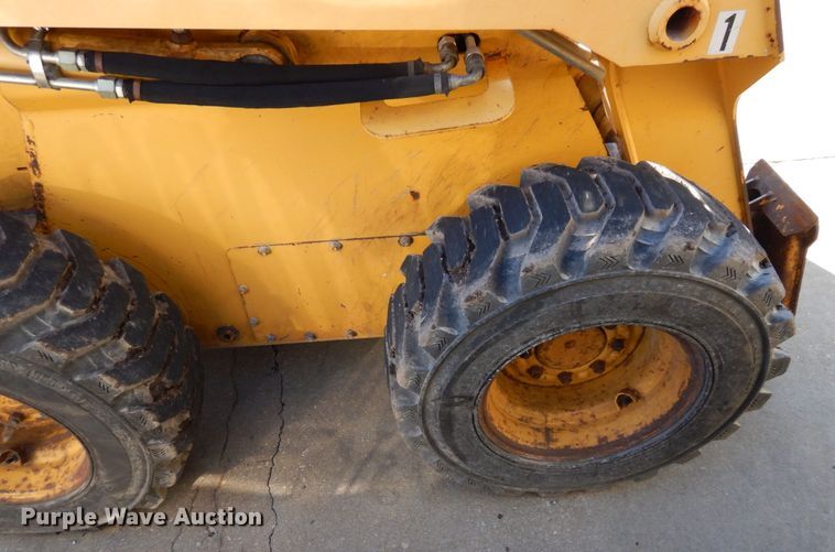 image for item JK9085 2007 John Deere 325  skid steer loader