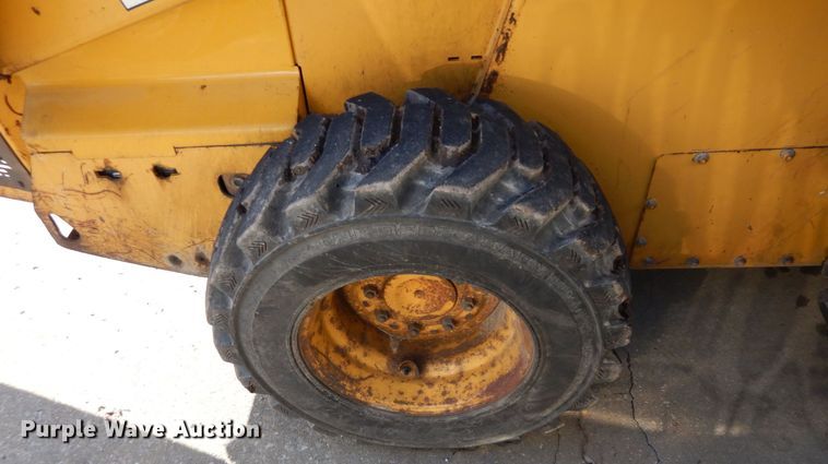 image for item JK9085 2007 John Deere 325  skid steer loader